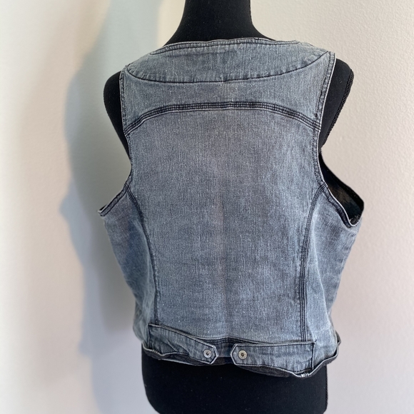 Grey Vest - Picture 2 of 3